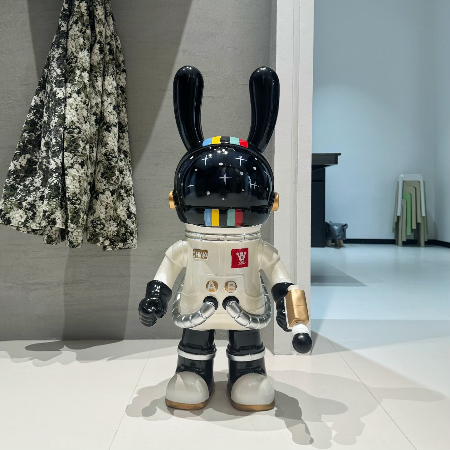 星际太空兔子宇航员客厅落地摆件电视柜装饰星空投影灯乔迁送礼