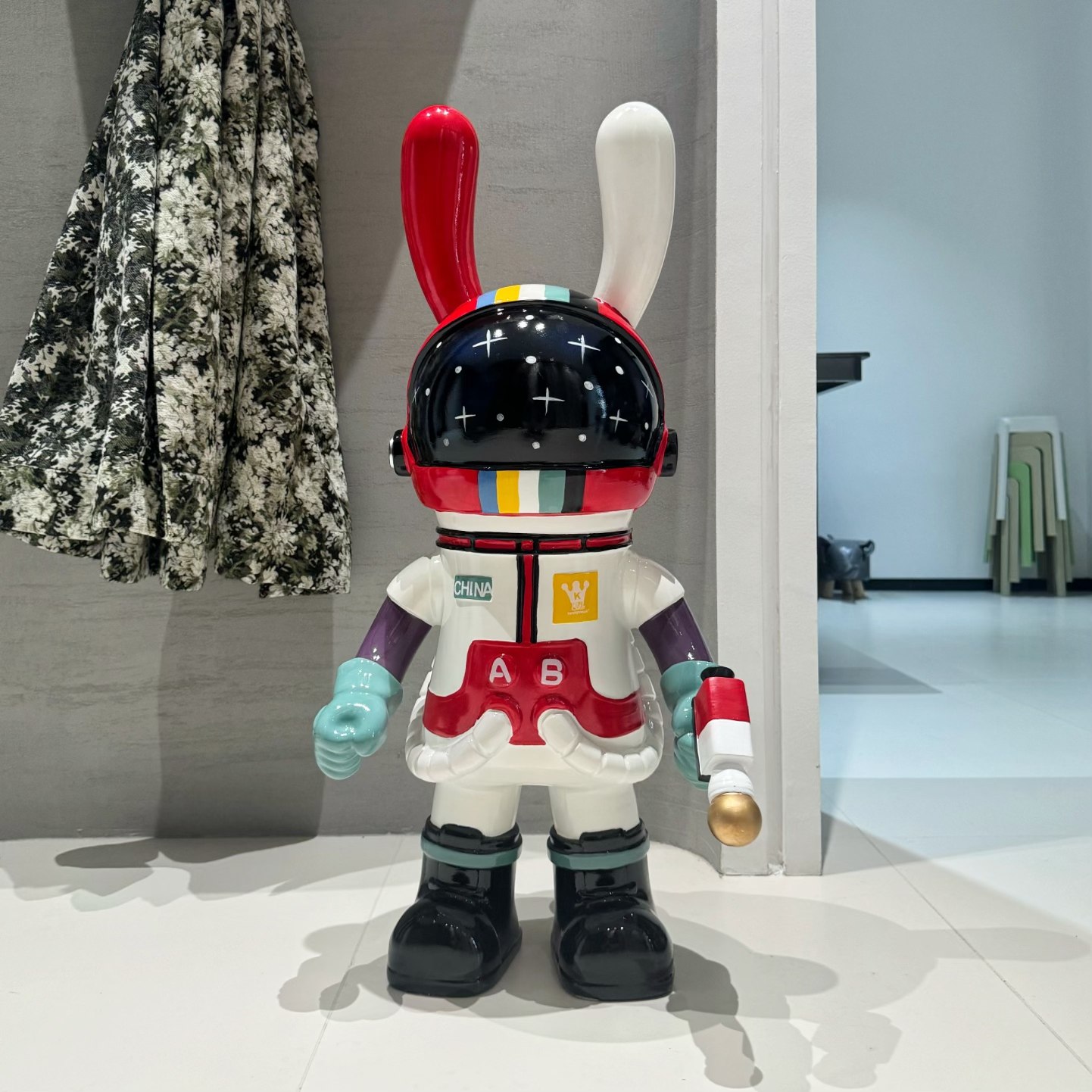 星际太空兔子宇航员客厅落地摆件电视柜装饰星空投影灯乔迁送礼