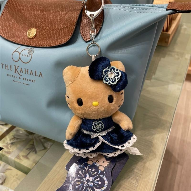 【精品】50周年黑皮kitty挂件halaka蓝裙夏威夷公仔女书包钥匙扣
