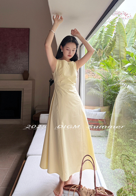 DIGM2025夏季新款韩式度假风纯色圆领无袖收腰显瘦背心连衣裙子