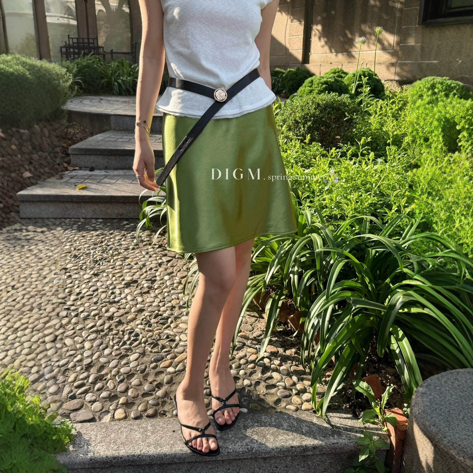 DIGM 夏季法式复古仿醋酸缎面百搭显瘦高腰a摆短款半身裙DB29023