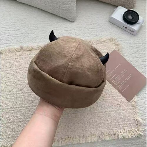 小众日系麂皮绒恶魔牛角瓜皮帽