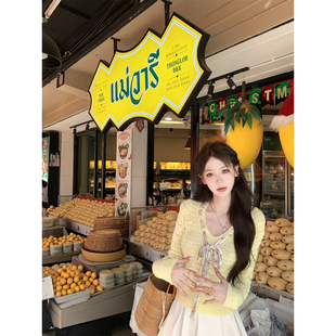 八盖pinky piggy 贝里尼橡格 甜美两色镂空钩花系带针织衫v领上衣