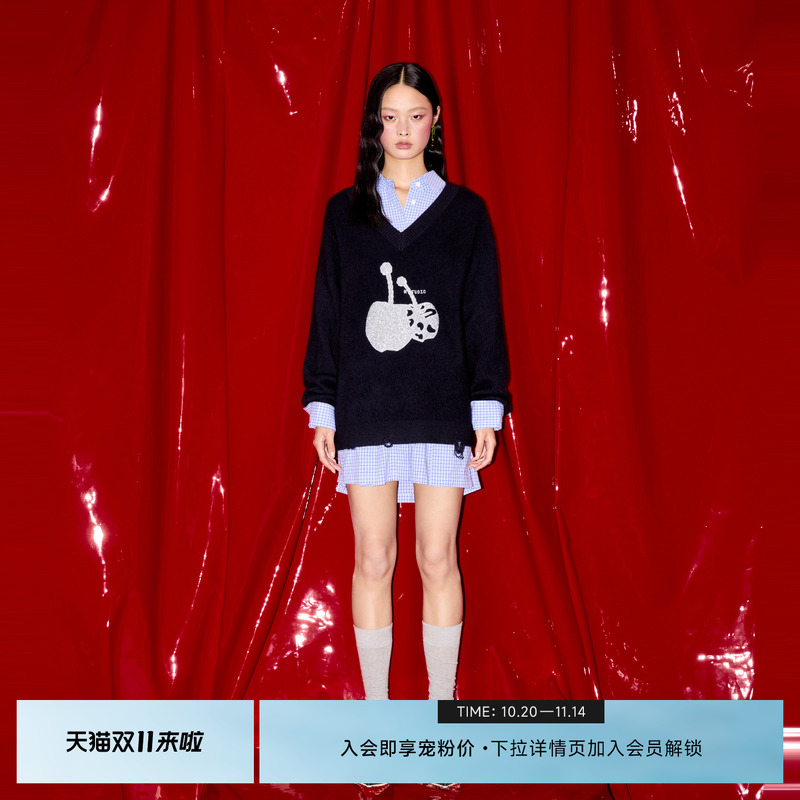 REVAN芮范奥莱冬季樱桃系列学院风格纹毛衫连衣裙RM91101320