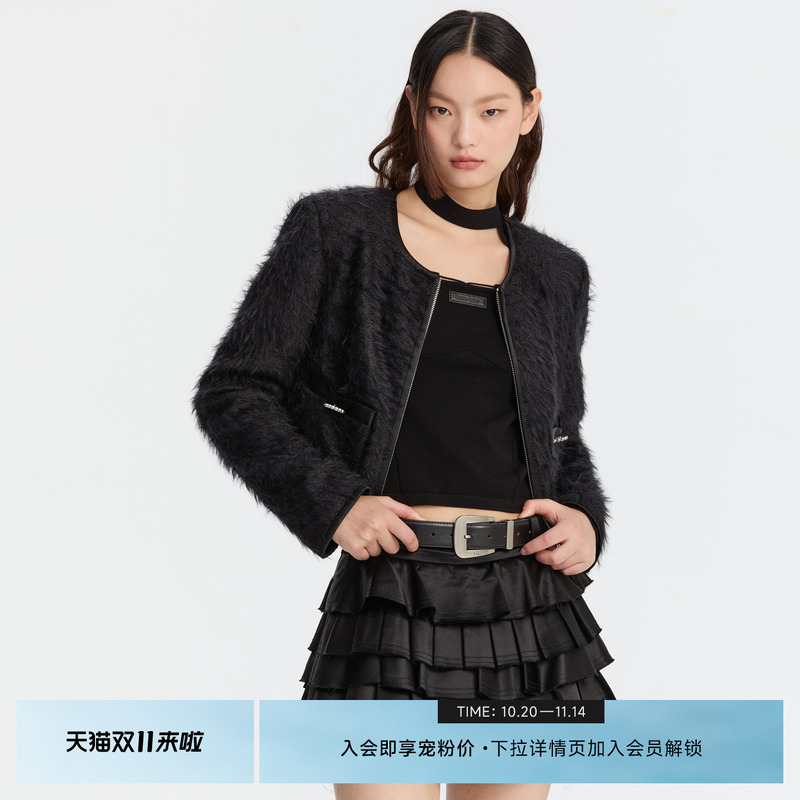 REVAN芮范奥莱冬季设计师款甜酷毛感短外套RM90105063