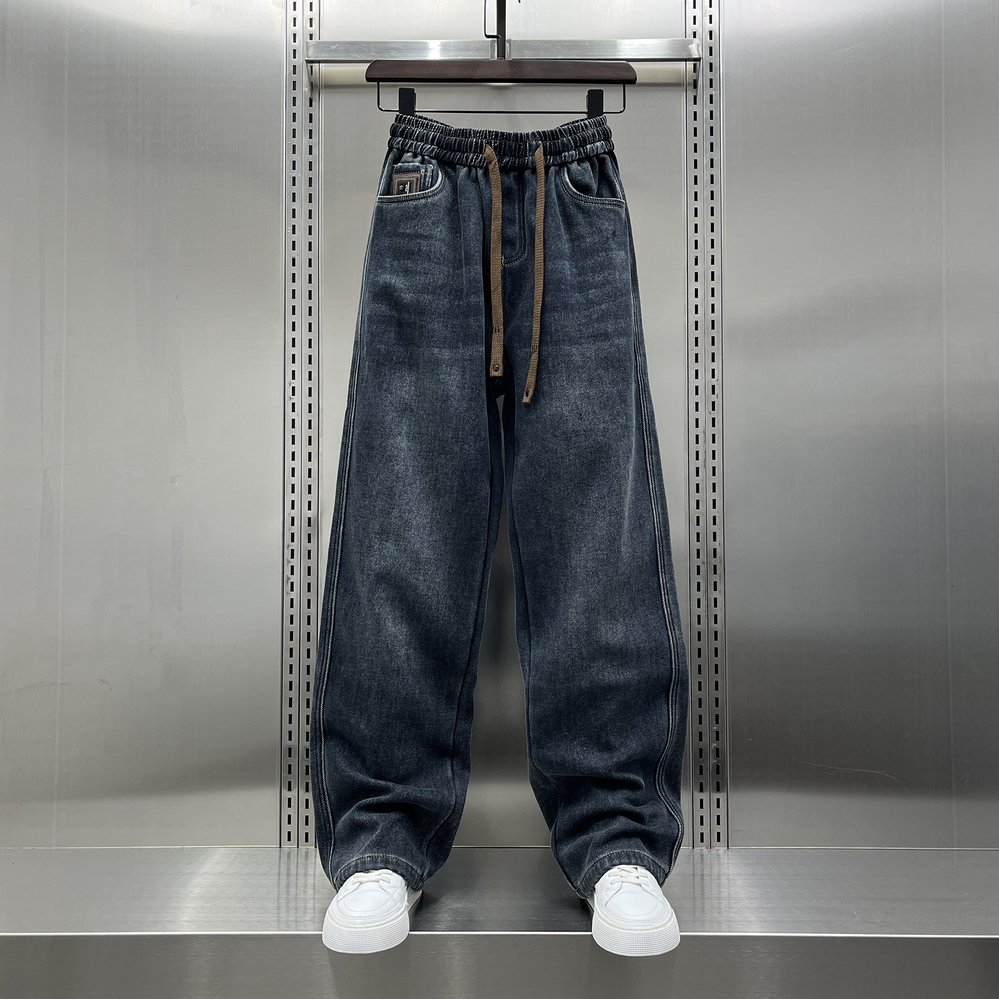 美式复古加绒水洗牛仔裤男士2026春季新款松紧腰宽松阔腿长裤潮牌