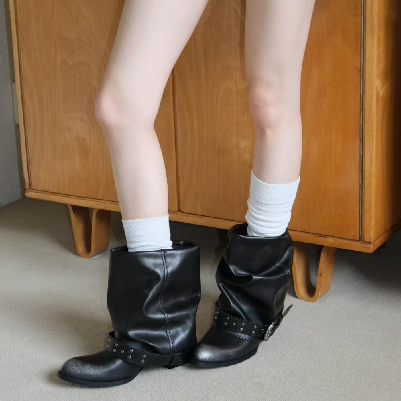 擦色铆钉裤管靴女粗跟西部牛仔