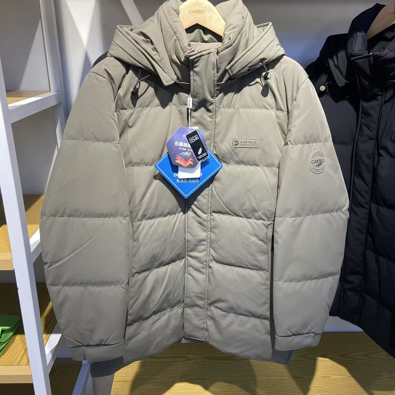 卡帝乐鳄鱼高端男士羽绒服2024年新款可拆卸帽商务休闲白鸭绒外套