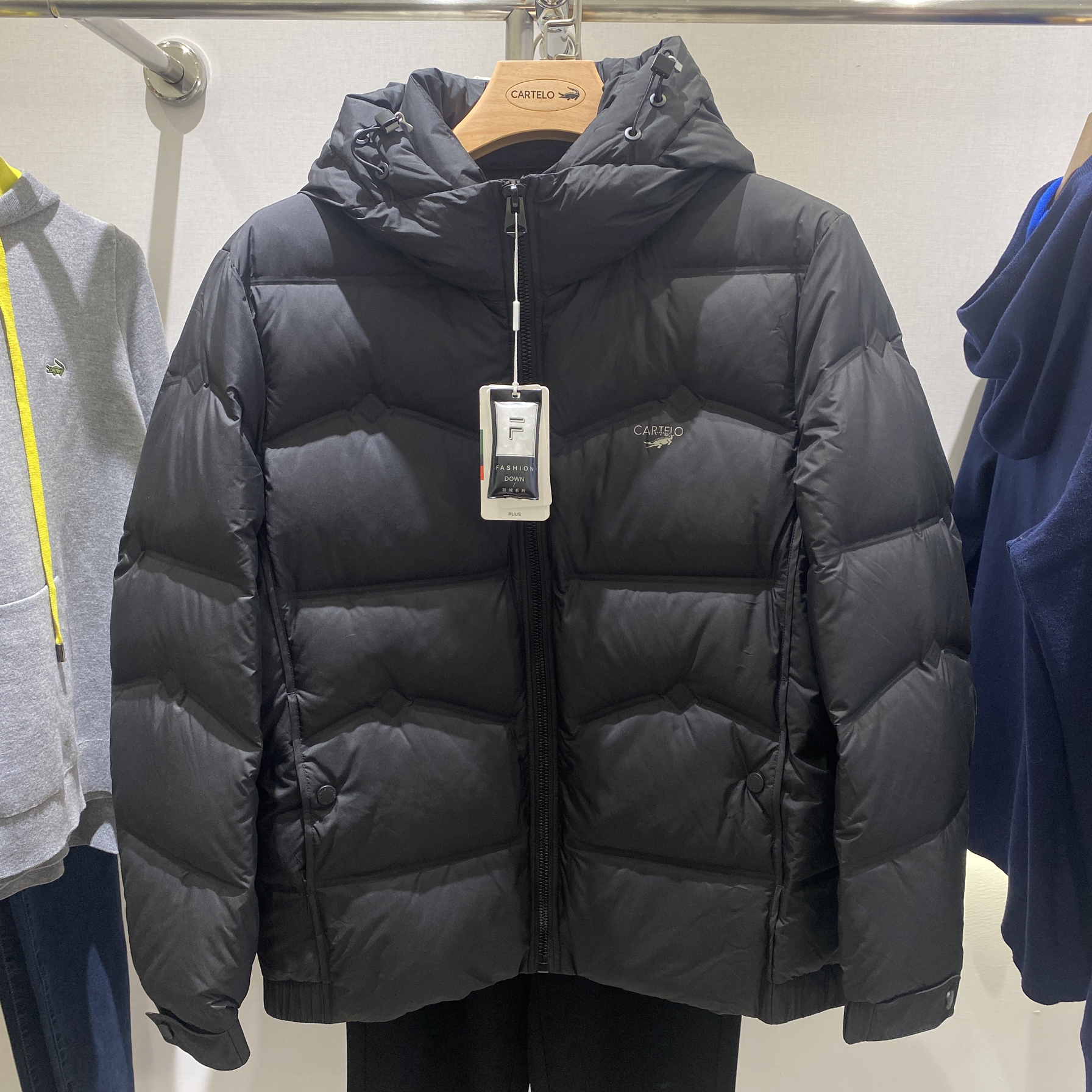 卡帝乐鳄鱼男士连帽羽绒服高蓬松90白鸭绒加厚冬季拉链外套保暖潮