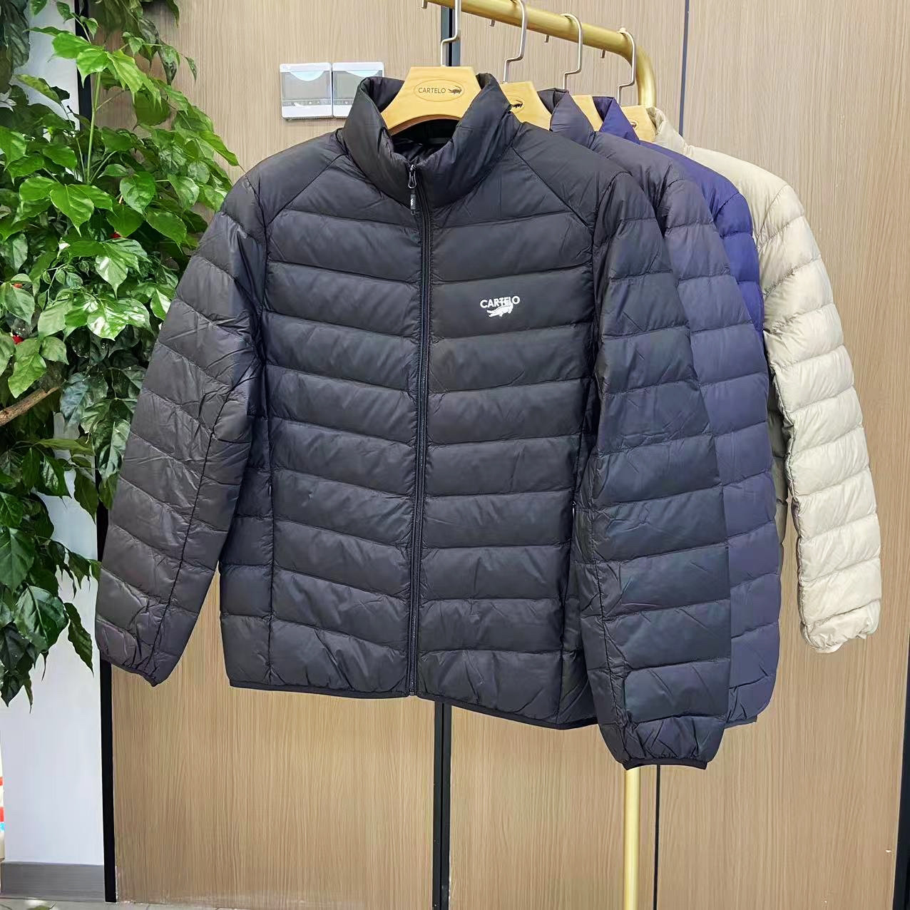 鳄鱼立领国标90白鸭绒羽绒服