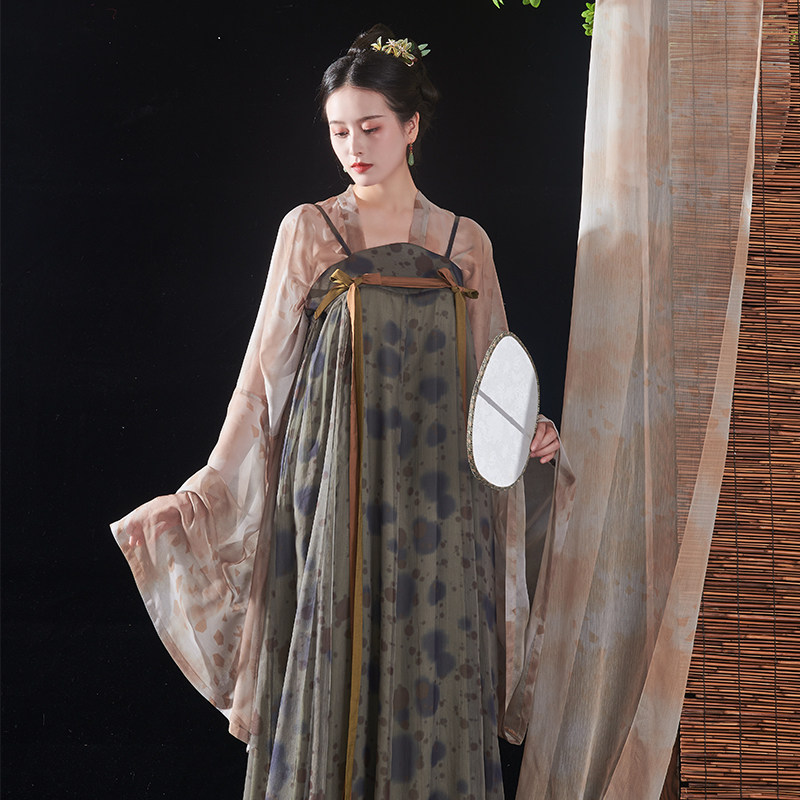 昼雪晕染喷墨吊带齐胸襦裙