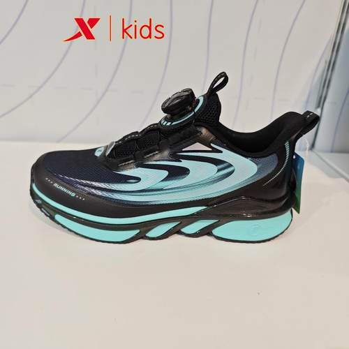 特步儿童鞋2025春季新款675115114030原399男大童旋钮防滑运动鞋