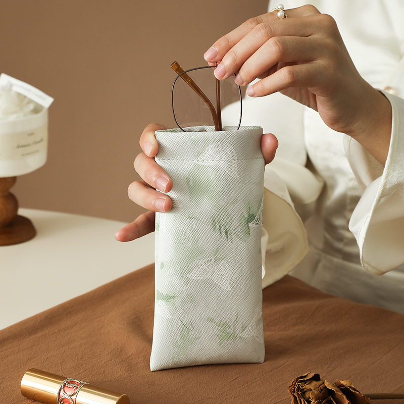 装眼镜收纳包女士便携式弹片眼镜