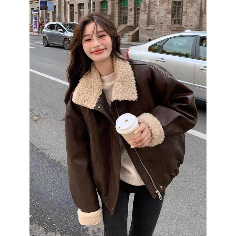 美式复古咖色机车皮衣外套女冬季加绒加厚新款羊羔毛拼接保暖宽松