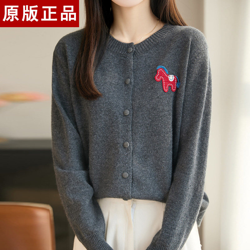 圆领小马开衫女羊毛毛衣外套2026新款洋气减龄宽松羊毛衫开衫显瘦