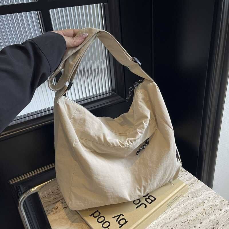 大容量通勤托特包女2024新款简约百搭帆布包包女大学生单肩斜挎包,箱包皮具/热销女包/男包,时尚帆布包,淘宝优惠券,粉丝福利购,淘宝优惠卷