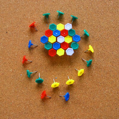 *40pcs Colored Plastic Push Pins Thumbtacks Cork Board Photo