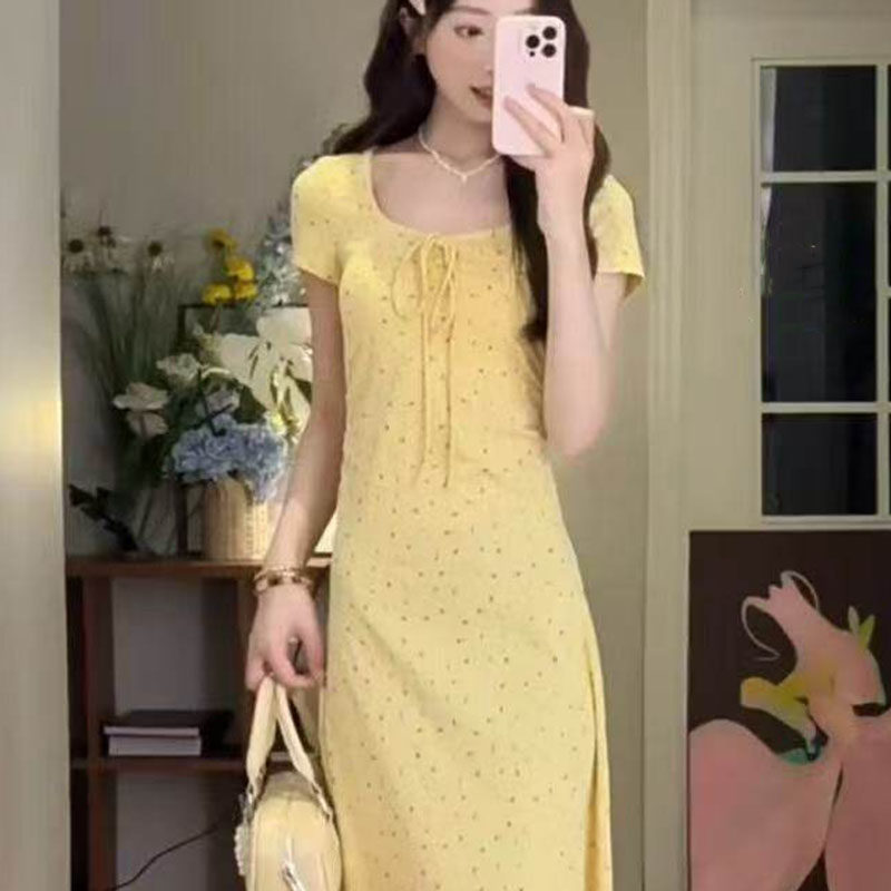 夏季纯欲碎花方领修身黄色连衣裙