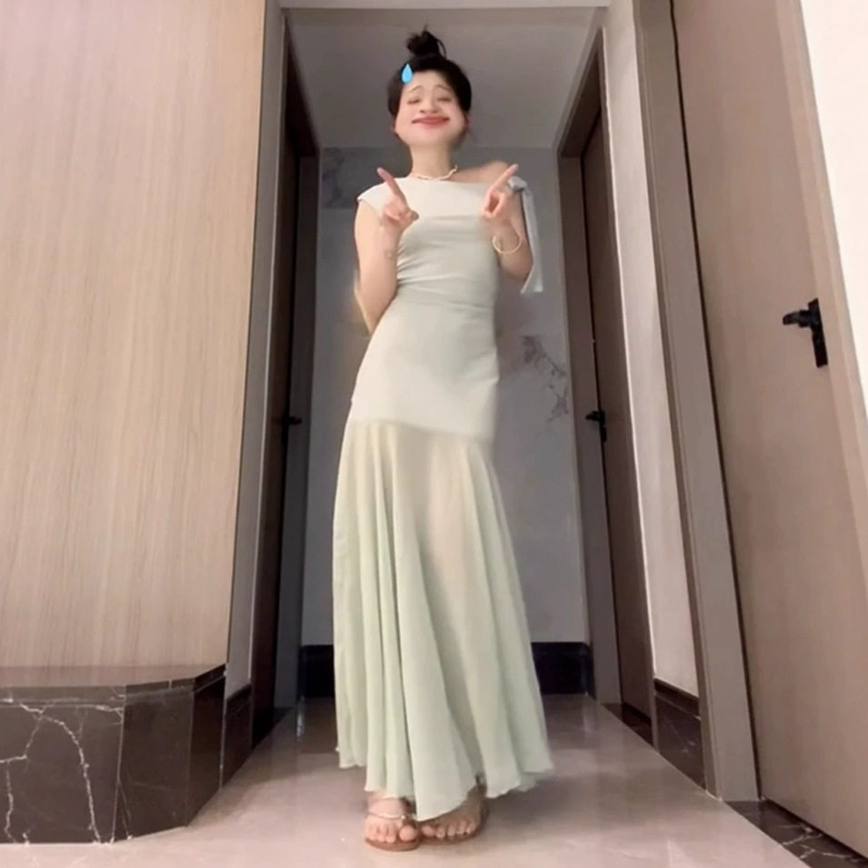 法式一字肩露肩针织收腰连衣裙女