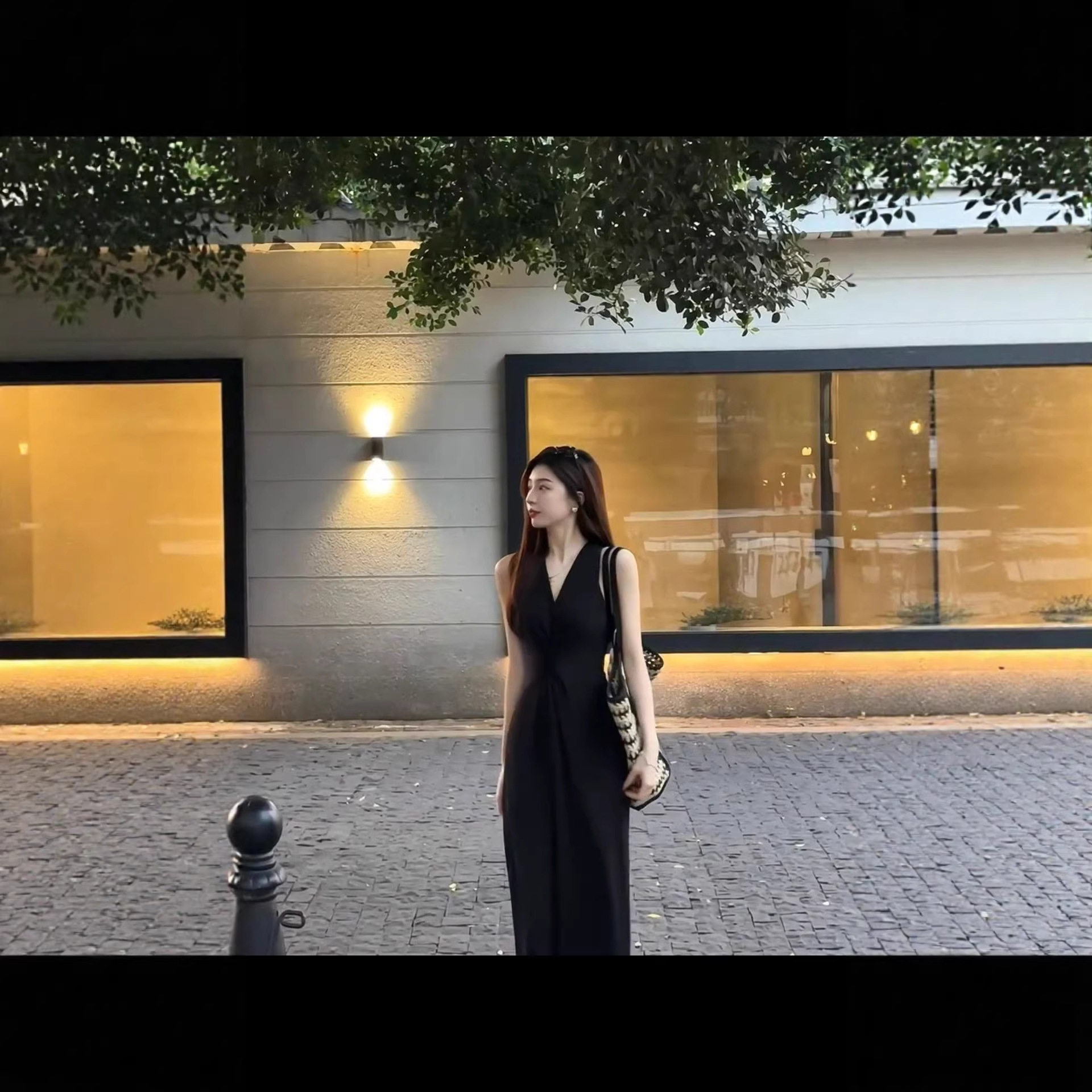 夏季法式黑色挂脖高腰吊带连衣裙