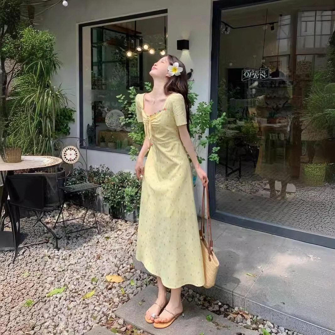 夏季法式茶歇碎花甜美黄色连衣裙