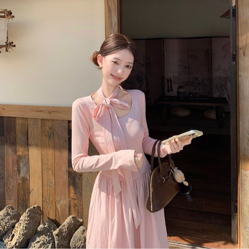 温柔风蝴蝶结挂脖露背显瘦连衣裙