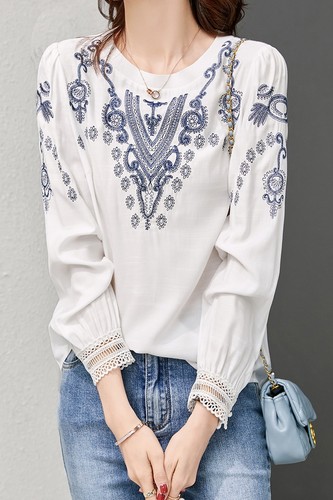 女生简约百搭绣花上衣