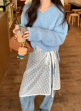 Put on a one-piece embroidered lace skirt 叠穿一片式蕾丝短裙