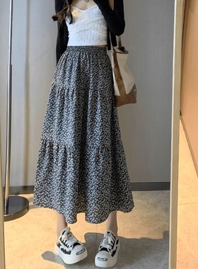 Sweet black floral cinched waist skirt甜美黑色碎花街头半身裙