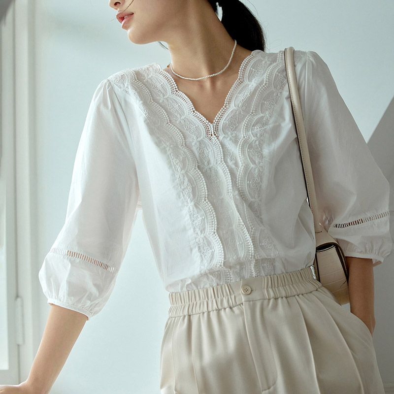 v领衬衣女2025夏季短袖女白衬衫独特绣花蕾丝小衫法式重工上衣女