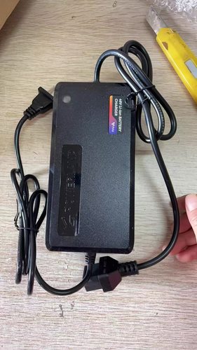 小牛原装全新正品G0/G1/G2/F0/F1/F2/F2S/B2/G2/G2S/F400T/充电器