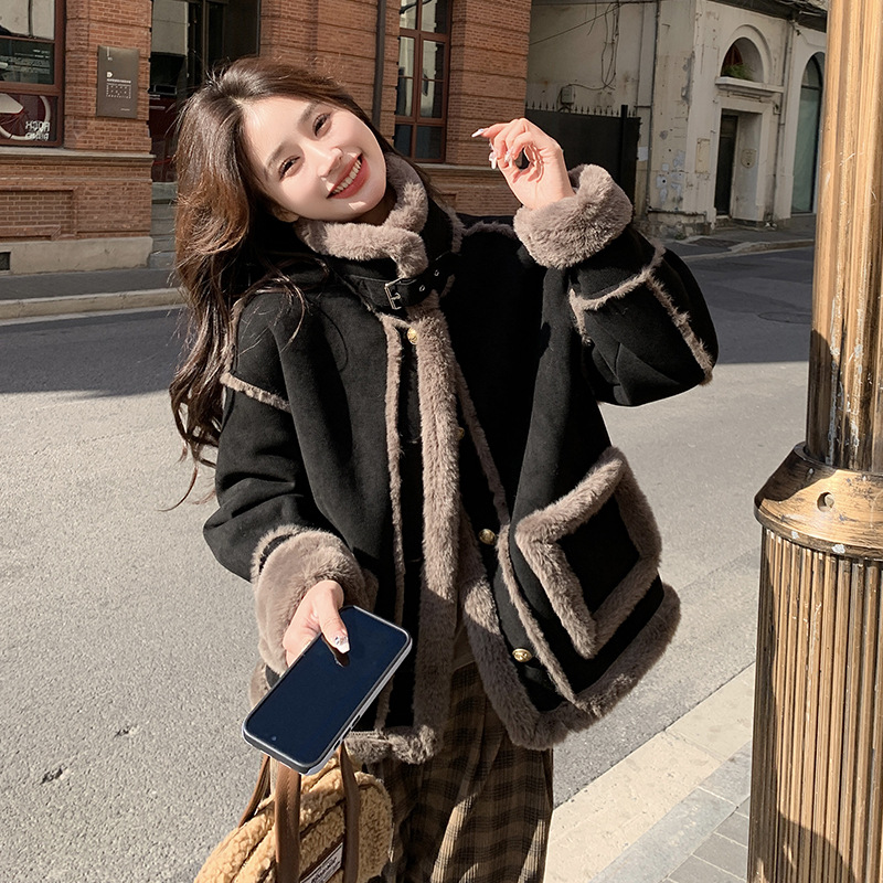 黑色短款皮毛一体羊羔毛