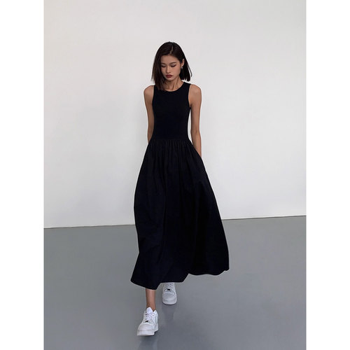 黑色圆领无袖针织连衣裙女