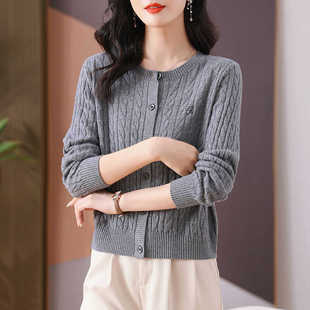 时尚朗姿秋冬刺绣软糯短款高级感灰色麻花羊毛针织开衫女毛衣外套