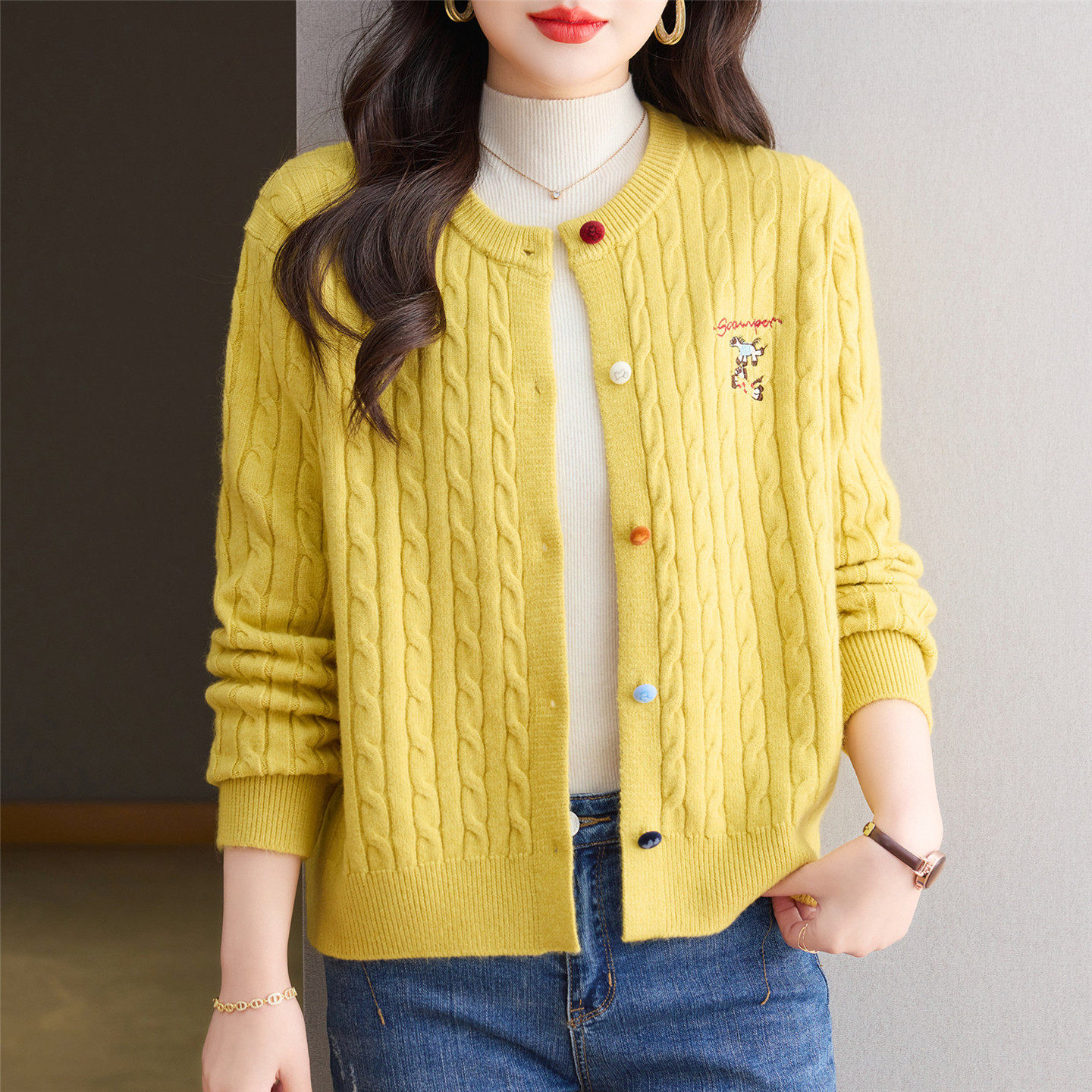 时尚朗姿羽春季黄色麻花羊毛针织开衫女圆领毛衣外套宽松洋气上衣