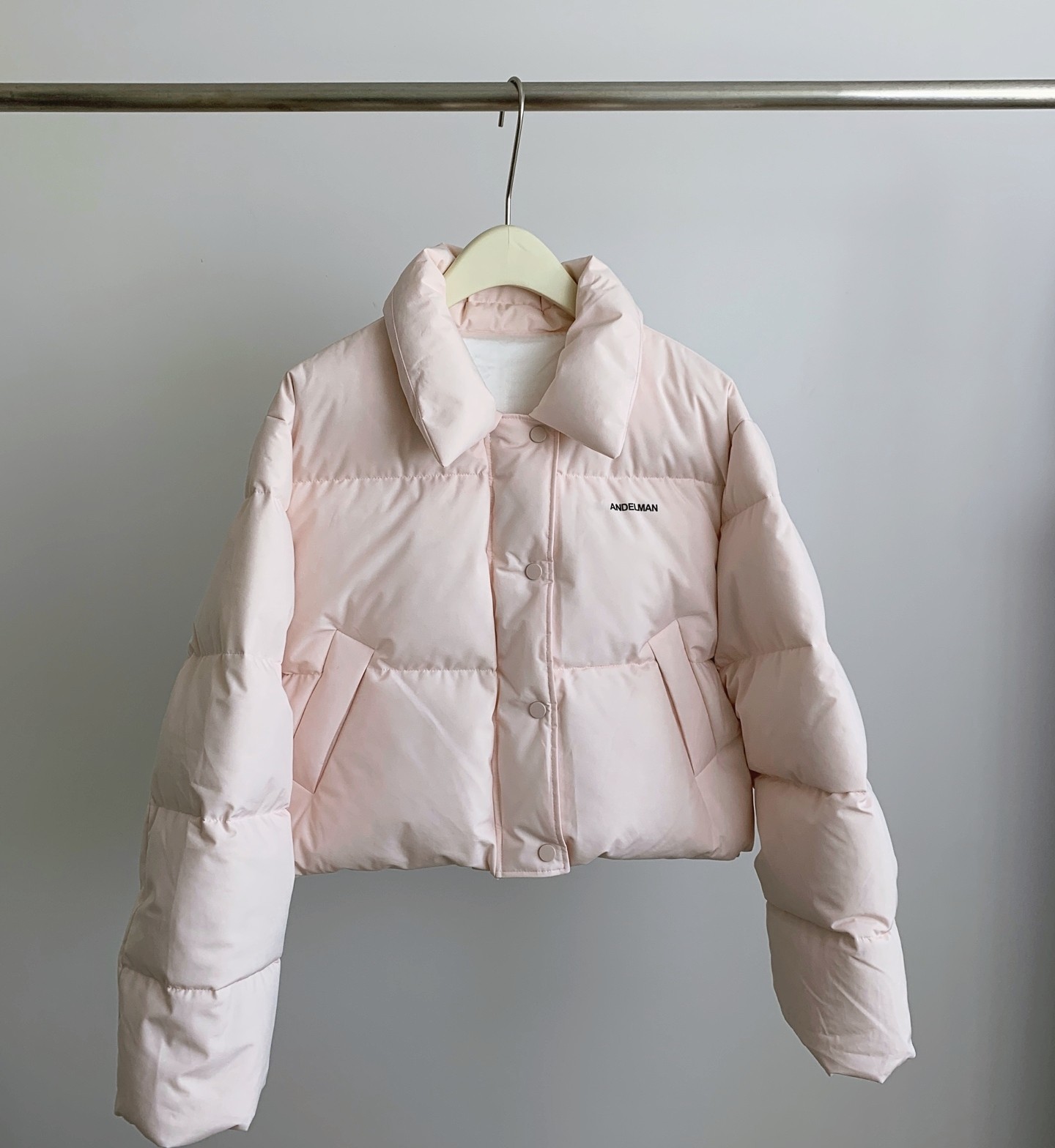 【木】正确版AN2025冬季新款鞠婧炜同款翻领粉色短款羽绒服面包服