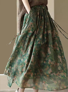 墨绿色碎花半身裙女Dark green floral skirt with a large swing
