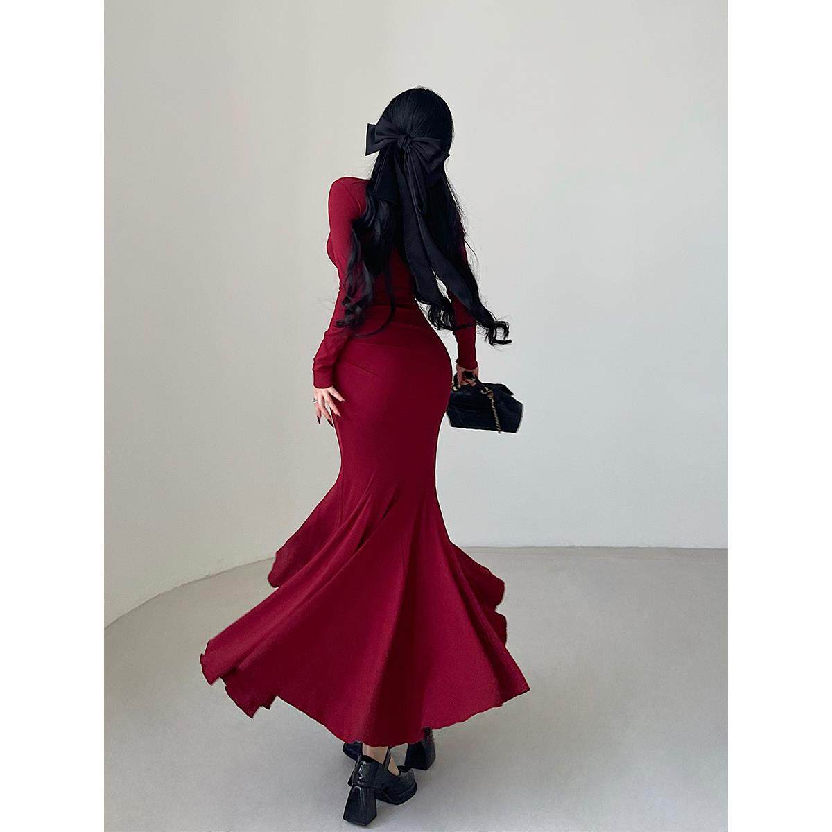 YoungGirlDay步步生莲纯欲氛围感褶皱收腰长袖包臀鱼尾连衣裙长裙