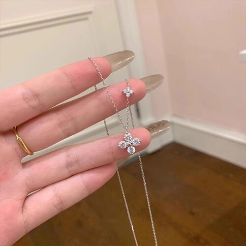 双生四叶草项链女新款小众设计时尚轻奢高级感百搭超闪锆石锁骨链