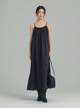 黑标BAIZHUO春季新款休闲宽松廓形显瘦碎褶吊带连衣裙女AZ51LQ157