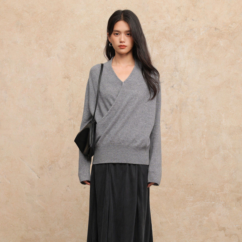 AIRIQI春季新款温柔感软糯交叉V领设计感全羊毛针织衫女AH5