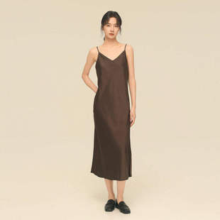 法式 高级感V领垂顺光泽吊带连衣裙AZ43LQ448 新款 黑标BAIZHUO秋季