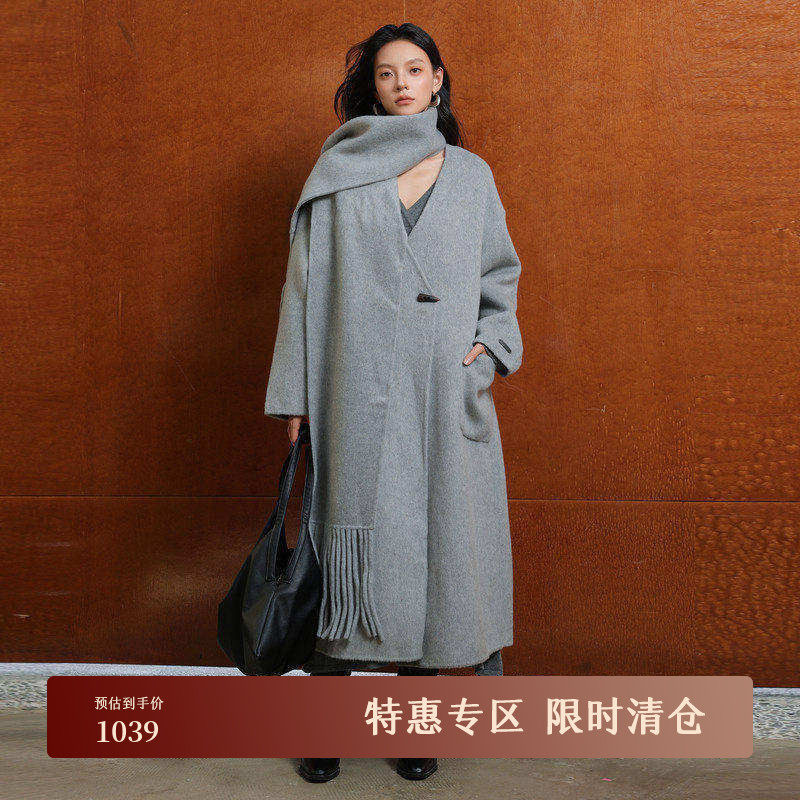 黑标BAIZHUO冬季新款落肩慵懒风纽扣驼绒围巾毛呢外套女AZ4
