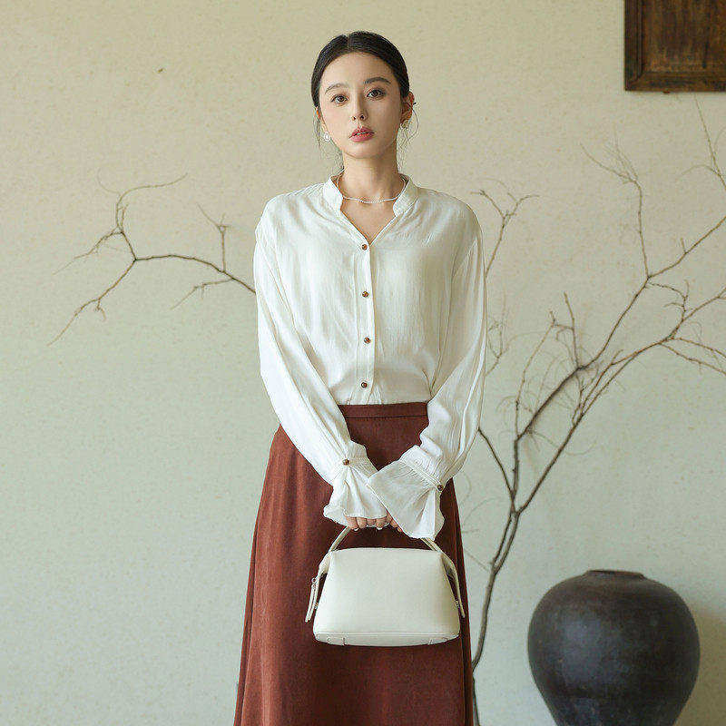 黑标BAIZHUO秋季新款新中式小V领简约慵懒风灯笼袖衬衫AZ4