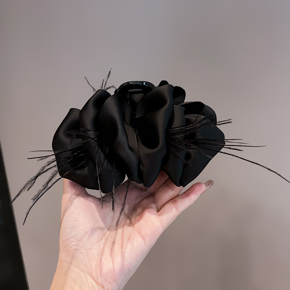 高级感褶皱缎面蝴蝶结抓夹女2024年新款超仙羽毛发夹后脑勺鲨鱼夹,饰品/流行首饰/时尚饰品新,发饰,淘宝优惠券,粉丝福利购,淘宝优惠卷