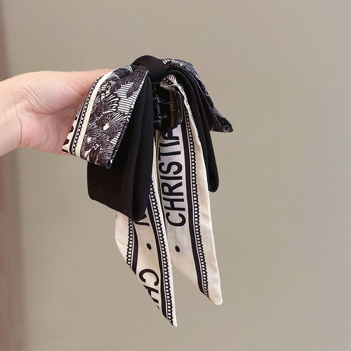 轻奢赫本印花气质抓夹飘带发饰高马尾发夹女后脑勺鲨鱼夹2024新款