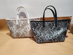 出口日本小羊皮压蛇纹软皮轻托特通勤手提女包