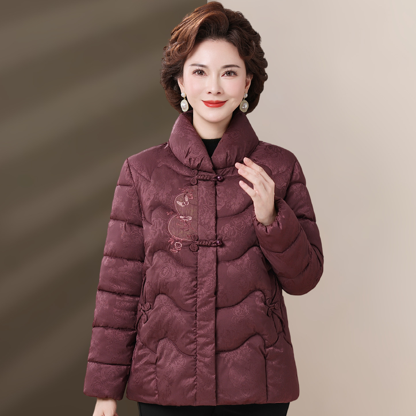 中年妈妈冬装外套洋气绣花羽绒棉服时尚短款棉衣70多岁60奶奶棉袄
