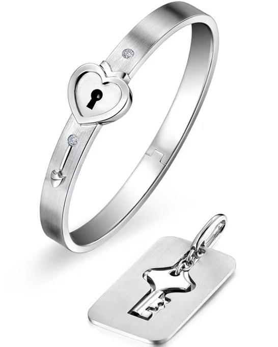 钛钢互锁冲上云霄陈法拉同款手镯手链男女情侣款镶钻同心锁爱心