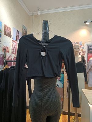 monki黑色镂空系扣圆领短款高腰修身打底上衣商场撤柜品牌